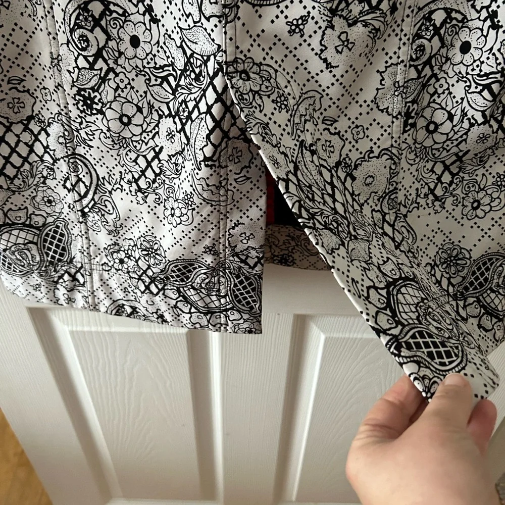 Beautiful Lululemon jacket - Picture 4 of 9